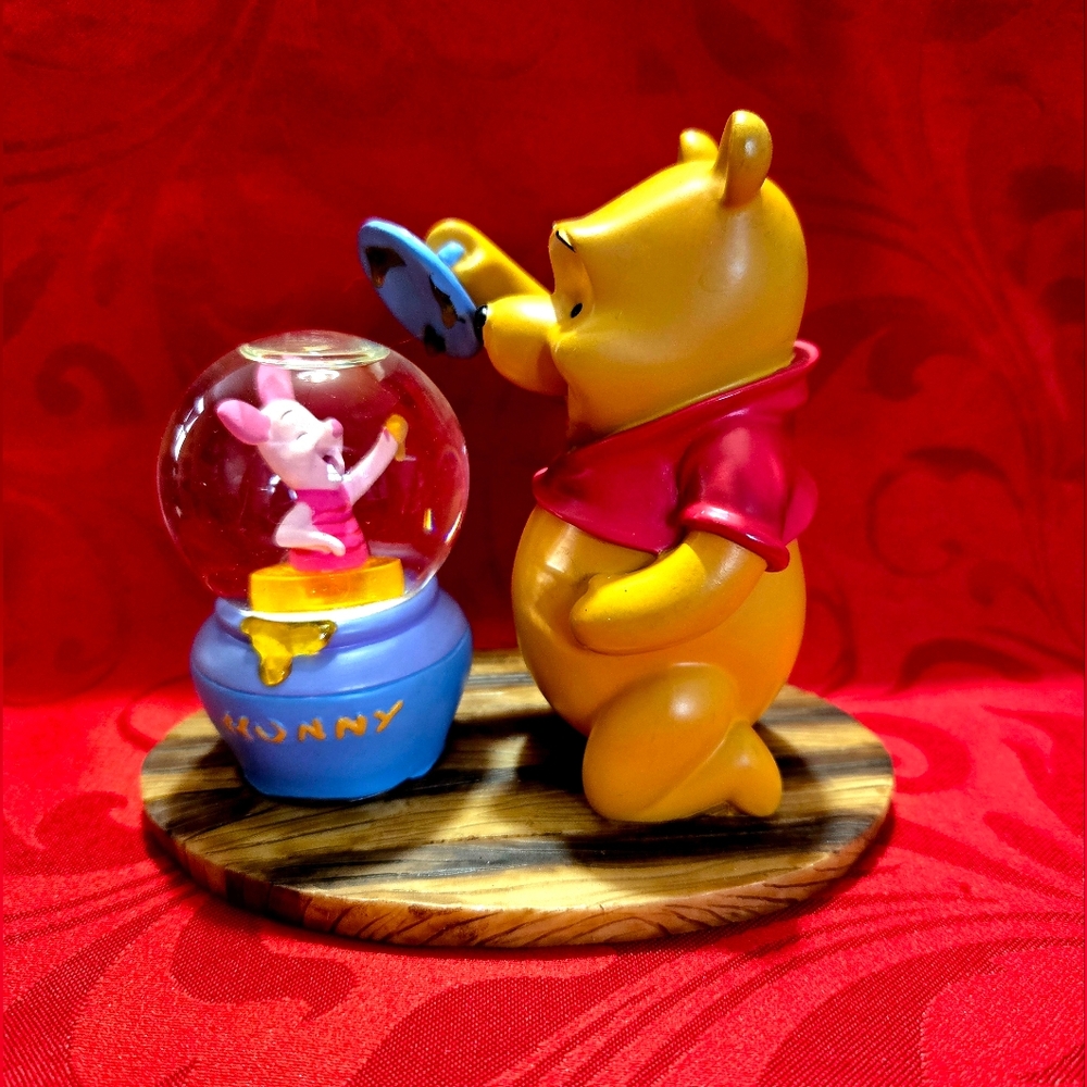 Winnie the Pooh and Piglet Toy Snow Globe Figurine